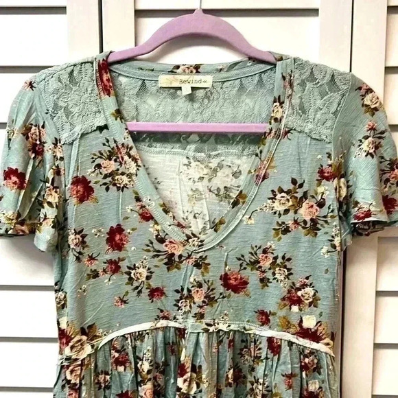 Rewind Floral Lace V-Neck Top Size Small - Picture 4 of 4